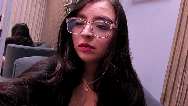 Eva Macalliter online show from October 25, 2025, 3:49 am