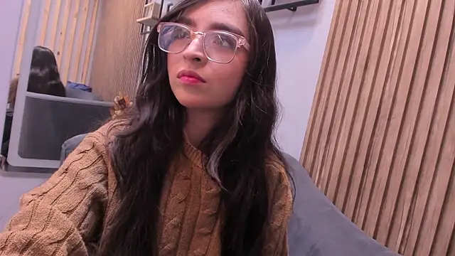 Eva Macalliter online show from September 29, 2025, 1:06 pm