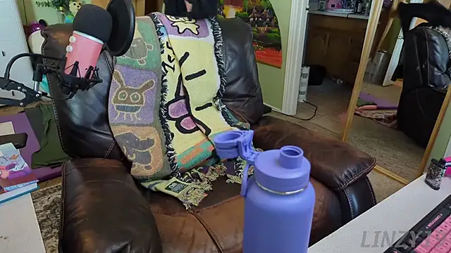 Linzy 19 online show from March 11, 2025, 9:15 pm