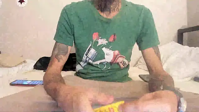 Snapshot of RoosterWabbit chatting on October 25, 2025, 10:47 am RoosterWabbit online show from October 25, 2025, 10:47 am