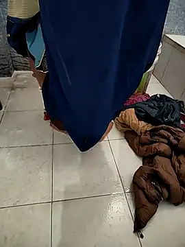 COUPLLE VILLAGE online show from February 20, 2026, 7:43 am