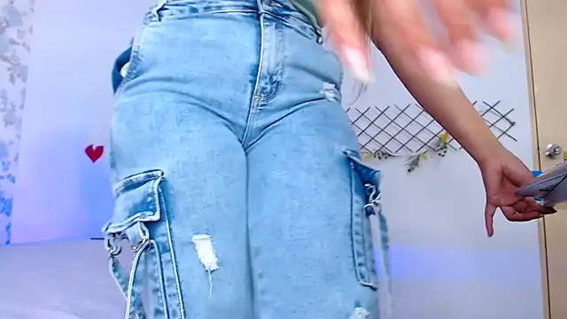 vanessa cute1 online show from December 2, 2025, 9:49 pm