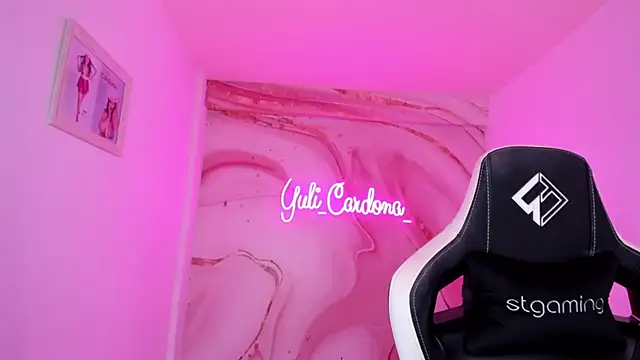 YuliCardona  online show from April 13, 2026, 7:51 pm