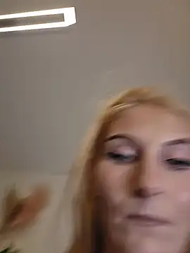 LessiaMia online show from July 4, 2026, 3:05 pm
