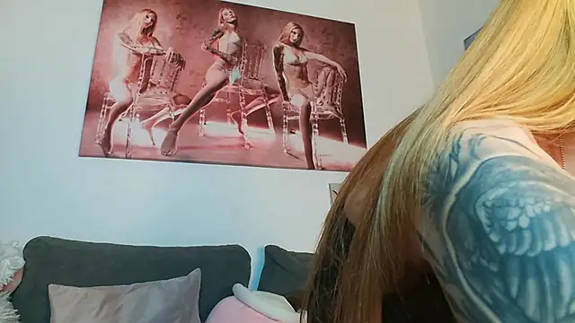 Snapshot of LessiaMia chatting on March 13, 2025, 6:34 pm LessiaMia online show from March 13, 2025, 6:34 pm