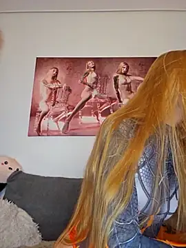 LessiaMia online show from October 30, 2025, 5:32 pm