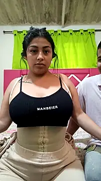 ViolettAndCandy online show from October 3, 2025, 2:18 pm