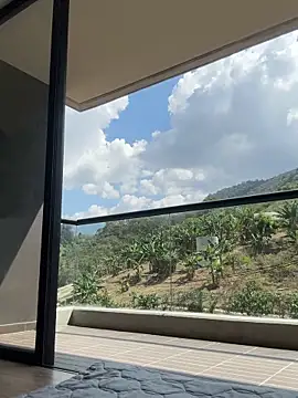 Helenbronwx online show from January 17, 2025, 6:23 pm