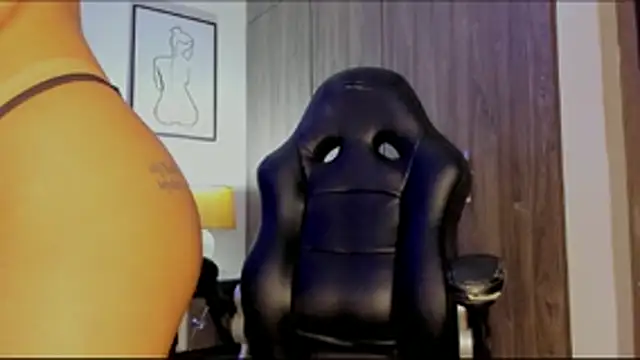 HollyEvanz online show from November 29, 2025, 4:45 am