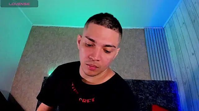 Snapshot of JUANDIAMONDS98 chatting on March 14, 2025, 1:02 pm JUANDIAMONDS98 online show from March 14, 2025, 1:02 pm