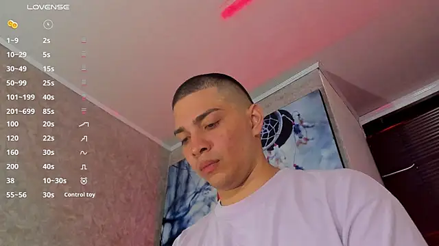 Snapshot of JUANDIAMONDS98 chatting on March 1, 2025, 8:32 pm JUANDIAMONDS98 online show from March 1, 2025, 8:32 pm