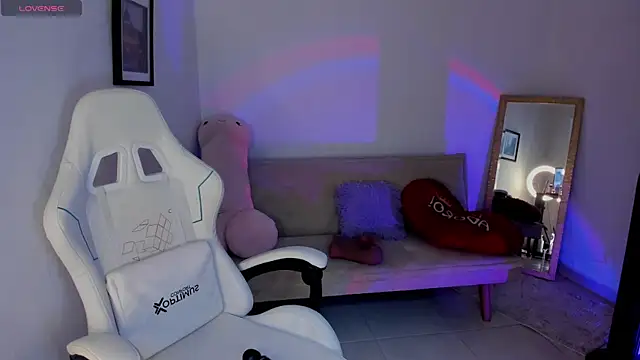 sweet pink  online show from April 18, 2026, 1:02 pm