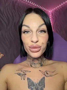 Snapshot of angel_devil_forever chatting on April 5, 2026, 8:37 pm angel devil forever online show from April 5, 2026, 8:37 pm