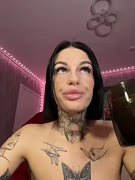 Snapshot of angel_devil_forever chatting on April 8, 2026, 10:11 pm angel devil forever online show from April 8, 2026, 10:11 pm