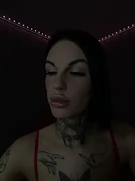 Snapshot of angel_devil_forever chatting on April 12, 2026, 8:45 pm angel devil forever online show from April 12, 2026, 8:45 pm