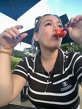 Danielavegax online show from November 26, 2025, 9:59 pm