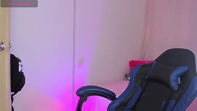 roseliam25 online show from September 17, 2025, 7:49 pm