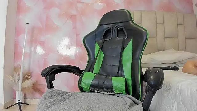 Snapshot of aida_rose_ chatting on November 21, 2025, 5:34 pm aida rose online show from November 21, 2025, 5:34 pm