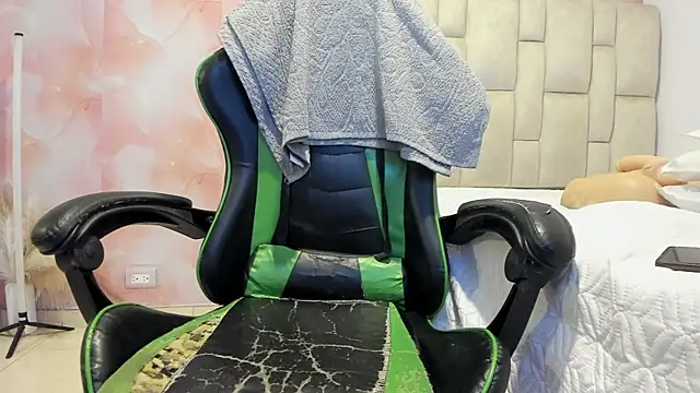 Snapshot of aida_rose_ chatting on November 27, 2025, 5:13 pm aida rose online show from November 27, 2025, 5:13 pm