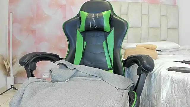 Snapshot of aida_rose_ chatting on January 14, 2026, 6:22 pm aida rose online show from January 14, 2026, 6:22 pm