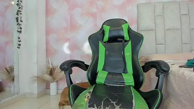 Snapshot of aida_rose_ chatting on March 19, 2025, 9:05 pm aida rose online show from March 19, 2025, 9:05 pm