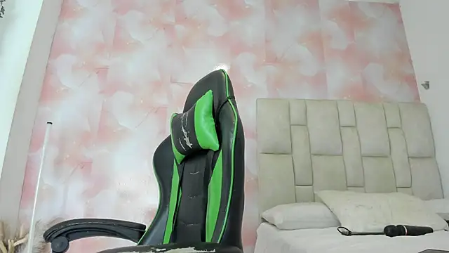 aida rose  online show from April 5, 2026, 12:39 am