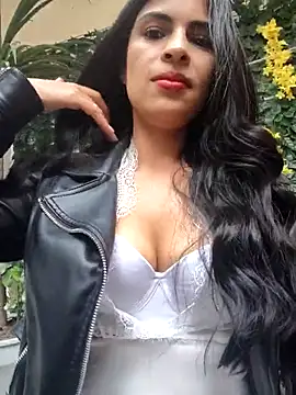 Astrid-- online show from November 5, 2025, 8:01 pm