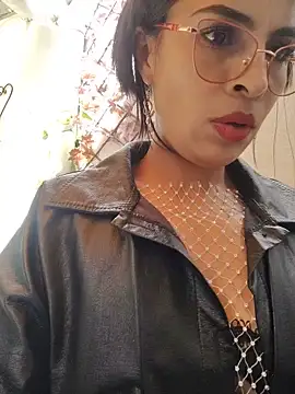 Astrid-- online show from May 19, 2026, 7:32 pm
