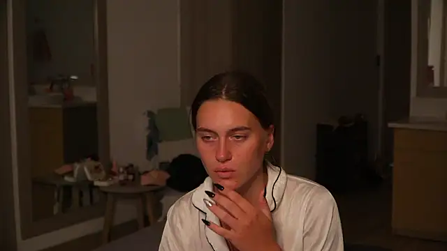 HarleyDeess online show from July 10, 2026, 2:22 am