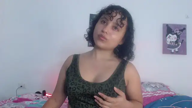 Snapshot of lou_cute chatting on February 6, 2025, 4:10 am lou cute online show from February 6, 2025, 4:10 am