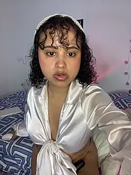 Snapshot of lou_cute chatting on March 18, 2025, 10:07 am lou cute online show from March 18, 2025, 10:07 am