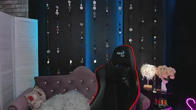 SarahCoksss online show from December 4, 2025, 11:59 pm