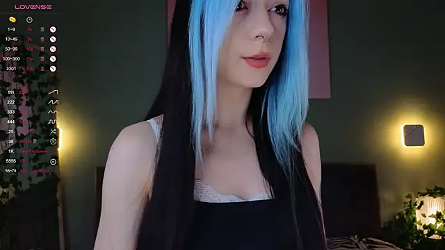 Snapshot of TristaRoht chatting on March 13, 2025, 1:40 pm TristaRoht online show from March 13, 2025, 1:40 pm