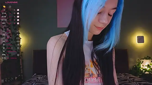 Snapshot of TristaRoht chatting on March 10, 2025, 8:23 pm TristaRoht online show from March 10, 2025, 8:23 pm