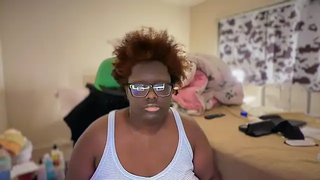 Snapshot of Yagurl__west chatting on February 3, 2026, 6:40 am Yagurl west online show from February 3, 2026, 6:40 am