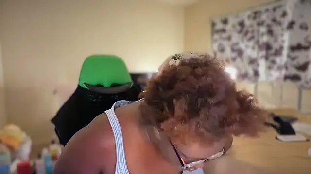 Snapshot of Yagurl__west chatting on February 3, 2026, 6:22 am Yagurl west online show from February 3, 2026, 6:22 am