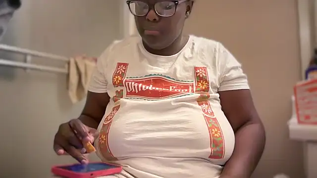 Snapshot of Yagurl__west chatting on October 2, 2025, 8:23 pm Yagurl west online show from October 2, 2025, 8:23 pm