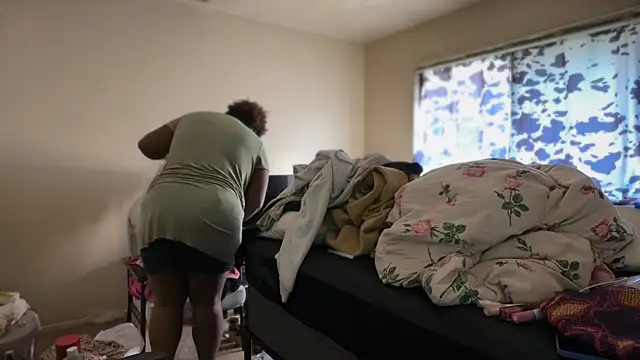 Snapshot of Yagurl__west chatting on February 5, 2026, 12:28 am Yagurl west online show from February 5, 2026, 12:28 am