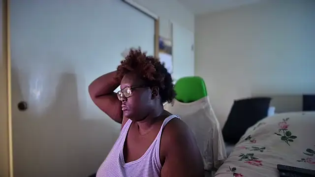 Snapshot of Yagurl__west chatting on February 7, 2026, 4:20 am Yagurl west online show from February 7, 2026, 4:20 am