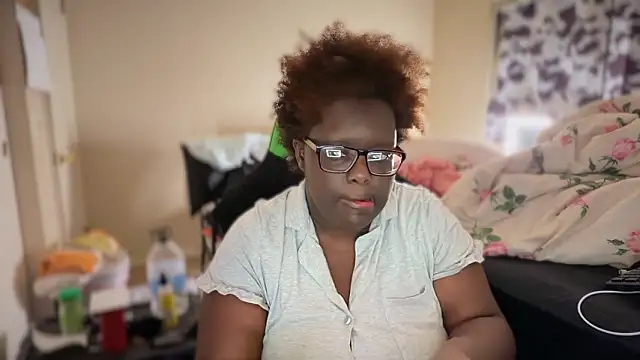 Snapshot of Yagurl__west chatting on February 4, 2026, 3:23 am Yagurl west online show from February 4, 2026, 3:23 am