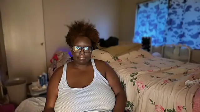 Snapshot of Yagurl__west chatting on February 11, 2026, 12:54 am Yagurl west online show from February 11, 2026, 12:54 am