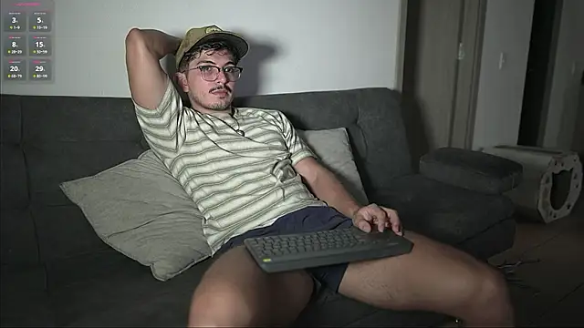Snapshot of simoon_01 chatting on July 14, 2026, 4:13 pm simoon 01 online show from July 14, 2026, 4:13 pm