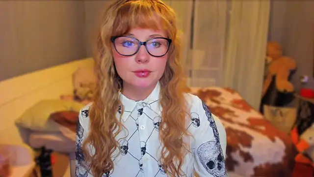 Snapshot of KlementinaBbG chatting on October 13, 2025, 8:21 pm KlementinaBbG online show from October 13, 2025, 8:21 pm