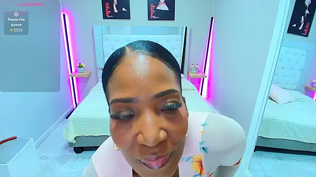 kimmturner online show from November 12, 2025, 12:42 pm