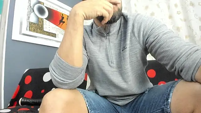 JULESLAKES online show from October 6, 2025, 1:23 pm