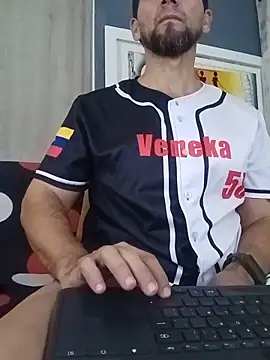 JULESLAKES online show from May 12, 2026, 12:51 am