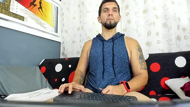 JULESLAKES online show from November 22, 2025, 7:13 pm