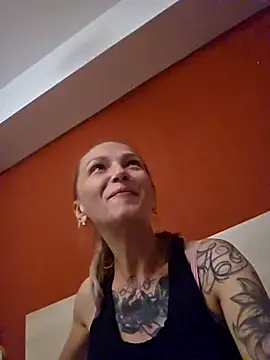Snapshot of bigpuff_hott chatting on October 4, 2025, 9:49 pm bigpuff hott online show from October 4, 2025, 9:49 pm