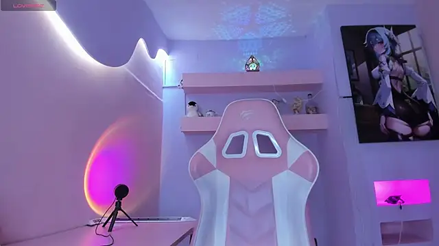 KristinWall online show from February 13, 2025, 9:17 pm