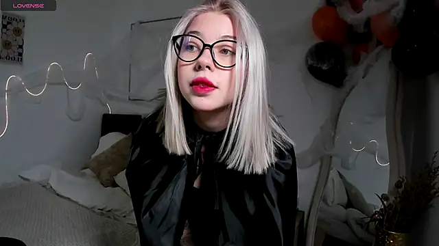 Snapshot of SimonaGerry chatting on October 29, 2025, 4:33 am SimonaGerry online show from October 29, 2025, 4:33 am